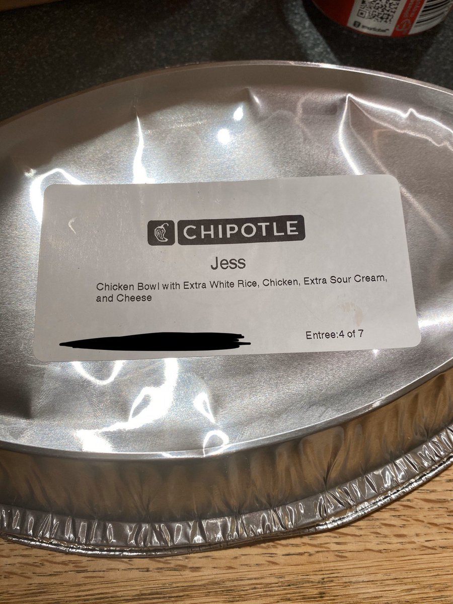 jessicayaroshyk's tweet photo. When @ChipotleTweets doesn’t put half the things you ordered on your bowl #iaskedfor4things #igot2 https://t.co/P03fMHfODR