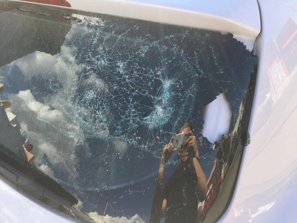 arturo1974's tweet photo. Así reciben en Aguascalientes, con ataques al vehículo y golpes, como ven @AtletideSanLuis https://t.co/N5RzJwUNtg