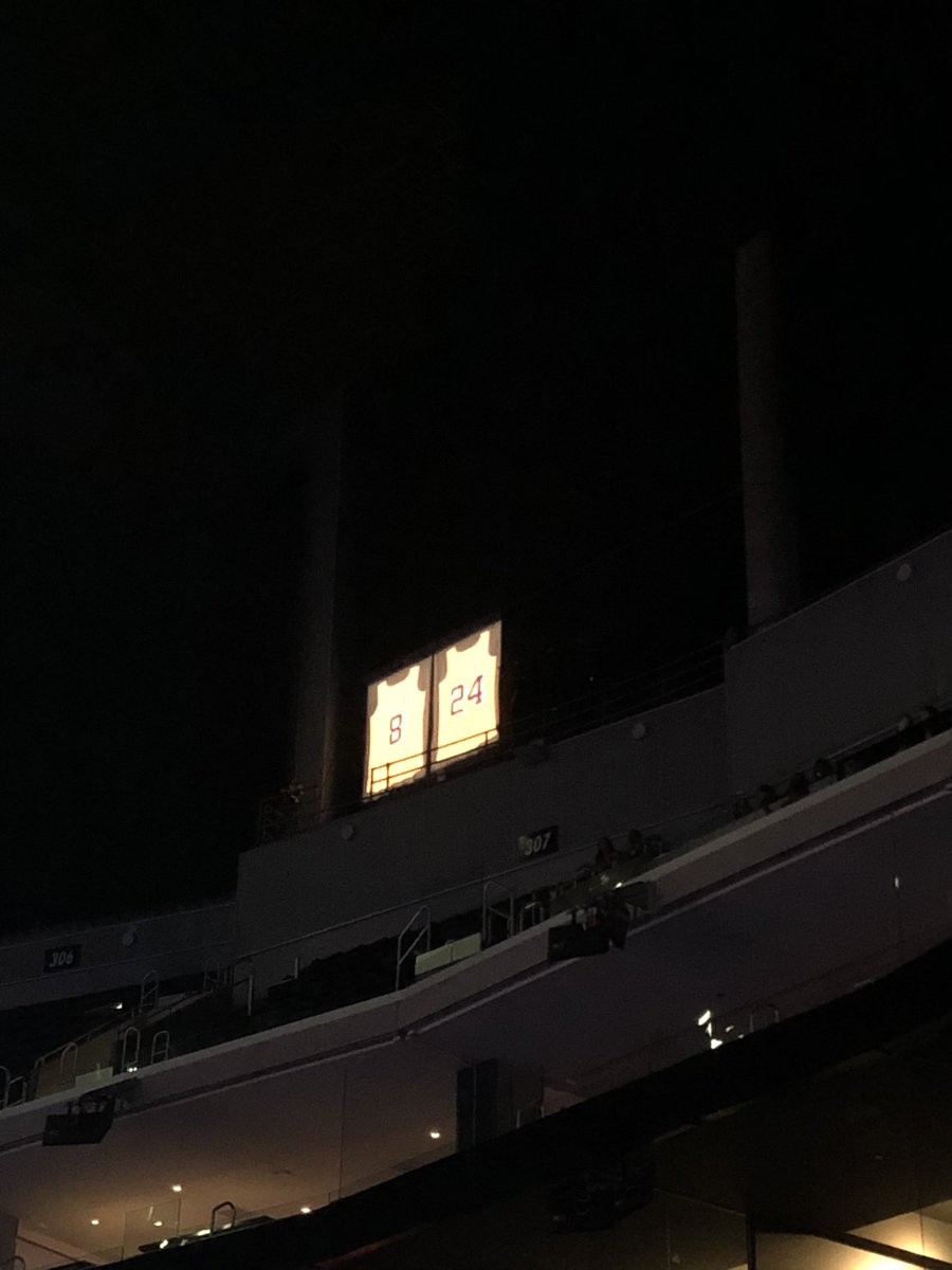 blancheLATV's tweet photo. The only team jerseys lit up at the #StaplesCenter tonight @kobebryant  🙏🏻 #KobeBryant #NBA #RIPMamba #RIPKobe #RIPKobeBryant #LakersNation #GRAMMYAwards2020 #GrammyAwards @RecordingAcad @STAPLESCenter https://t.co/sS9ZcgkdNf