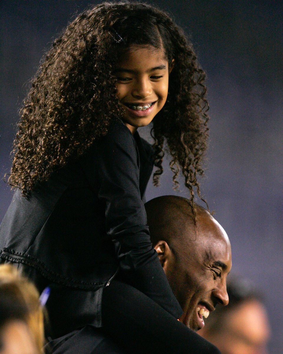 rowdyrebelz's tweet photo. Prayers for the Bryant family! 😢💔 #Kobe #RipKobeBryant https://t.co/yBXBNJPIXv