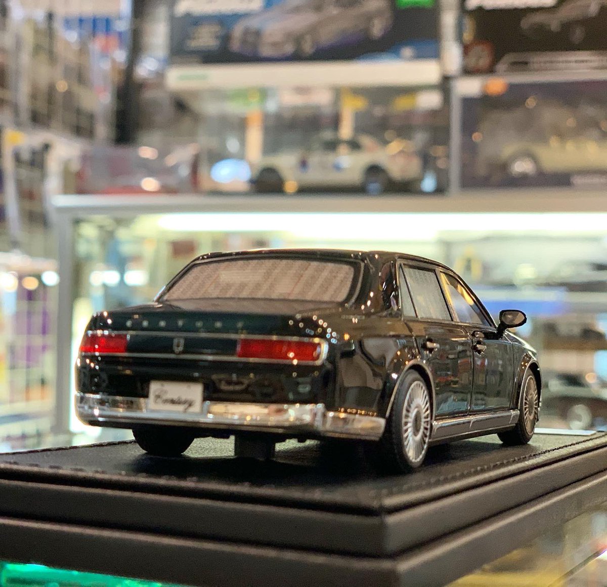 littlelegard's tweet photo. もうすっかり馴染みましたね、newセンチュリー。風格を感じます😊

ignition model 1/43 トヨタセンチュリー(UWG60) 神威　黒 ( 1/43 イグニッションモデル IG1731 )19,250円(内税)

#toyotacentury #トヨタセンチュリー #ignitionmodels #リトルレガード @ リトルレガード（Littlelegard) https://t.co/hR13epH5p8