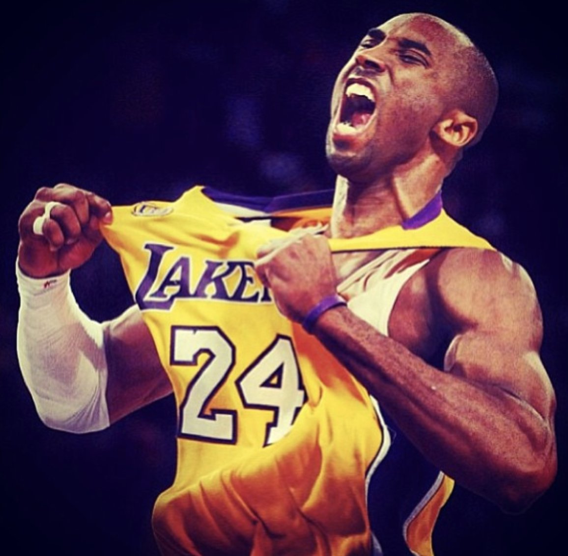 Kobe Bryant (2008): "Diviértete. Disfruta de la vida. La vida es demasiado corta como para empantanarse y desanimarse. Tienes que seguir moviéndote, tienes que seguir adelante, pon un pie delante del otro, sonríe y sigue rodando". #FraseAEnmarcar