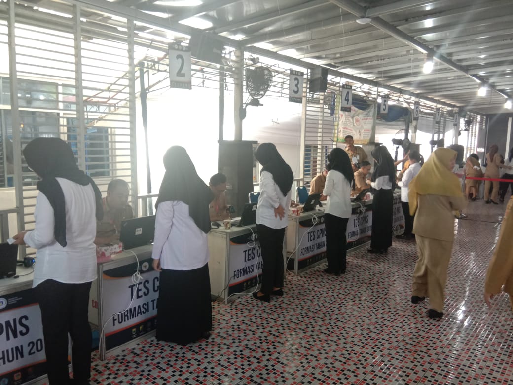 BKPSDMTegalKab's tweet photo. H-5 Sebelum Pelaksanaan SKD CPNS @PemkabTegal di UDINUS Semarang,
Tim panitia meninjau tilok untuk mempersiapkan kedatangan kalian para pejuang #CPNS2019

Sedang berlangsung pelaksanaan SKD dari Kota Semarang. https://t.co/IwTpLnIH14