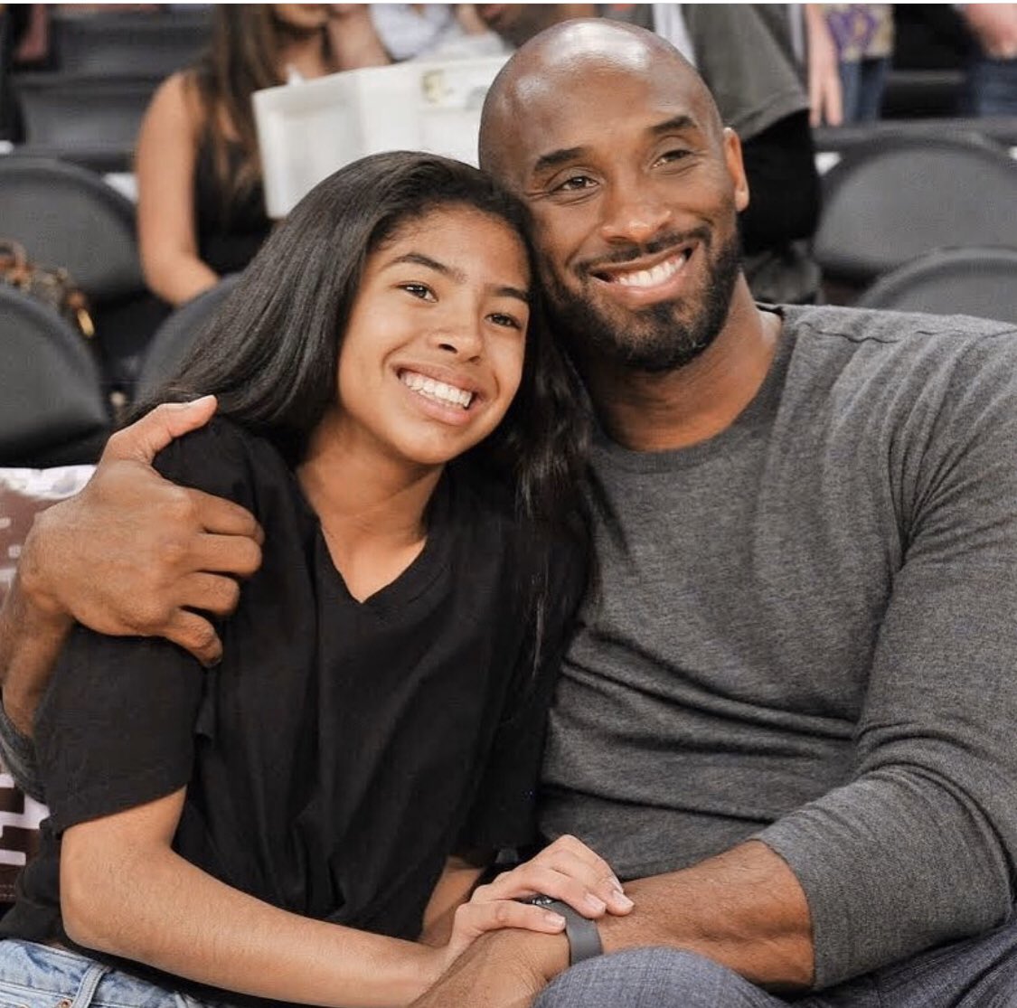 RayniqueM's tweet photo. RIP Kobe &amp; Gianna Bryant.💔🏀

Heartfelt condolences to the families of all who lost their lives in the crash.

#RIPKobeBryant #RIPGiannaBryant #MambaForever https://t.co/UCxJXLwEqb