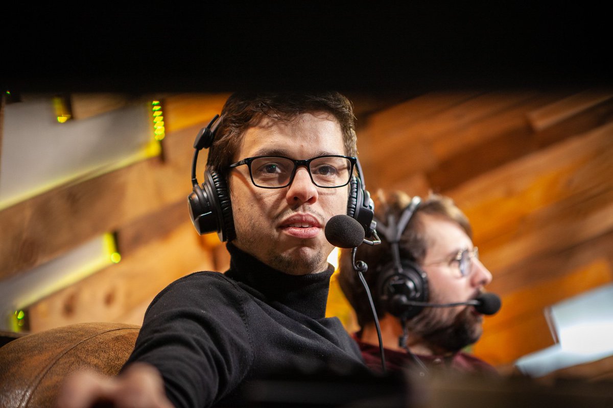 OGamingSmash's tweet photo. Plus que 2 sets dans ce #G7xPdE 
Le vétéran @PG_ESAM vs forma de loser @Mkleosb 
Dernière ligne droite du week-end 😊

https://t.co/6wIPkYQtoB https://t.co/K75unuLzz5