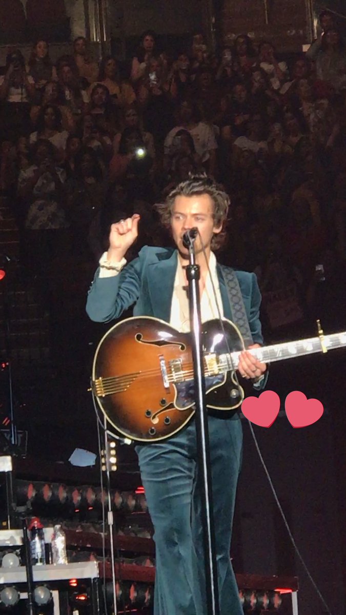 Dee1D1990's tweet photo. This was such a great night! A great vacation with my bestest @1D_Beards aka @braveryhs_lt aka best person ever! 7 months 1 week til Vegas show baby! #WatermelonPit #slotsanddrinks https://t.co/Emvftm1zNF