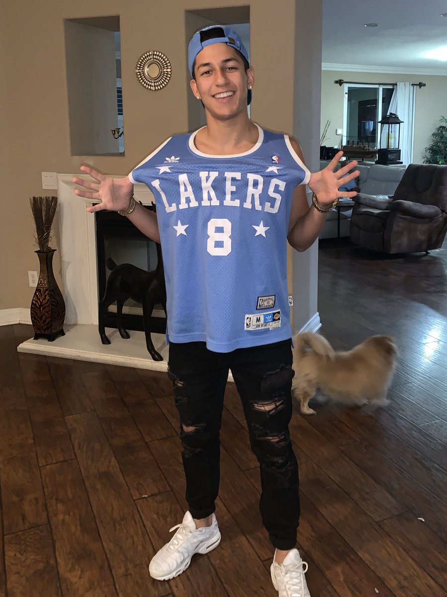 RONNTHEPLUG's tweet photo. After hours of news coverage as well as confirmation, I don’t seem to accept that this is actually true. The one person I grew up watching play my entire life and who I looked up to as inspiration is now gone in a blink of the eye. #RIPKobe #RIPGiGi 💔🕊 https://t.co/jclcRYfNqg