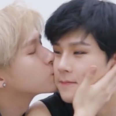 바보야ㅠ 최고의 주헌이 아니어도 돼
그냥 있는그대로의 주헌이만으로도 이미 너무 충분해
너무 애쓰거나 노력하느라 힘들지 않았으면 좋겠어 우리주헌이 ㅠ
쉬고있는 지금 이 시간들이 고통의 시기가 아닌 힐링의 시기로 기억되길 바래
누나는 종교가 없지만 오늘만은 주헌이를 위해 기도할거야😢