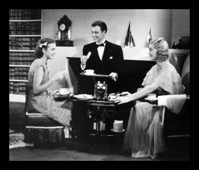 shortyblueyes5's tweet photo. #ThreeSmartGirls 1936. Deanna Durbin's feature film debut at age fourteen. She was billed as "Univeral's New Discovery." This film was the inspiration for #ThreeDumbClucks (Three Stooges, 1936) and Disney’s #TheParentTrap 1961.
   #TCMParty https://t.co/PgFTQRpKxk