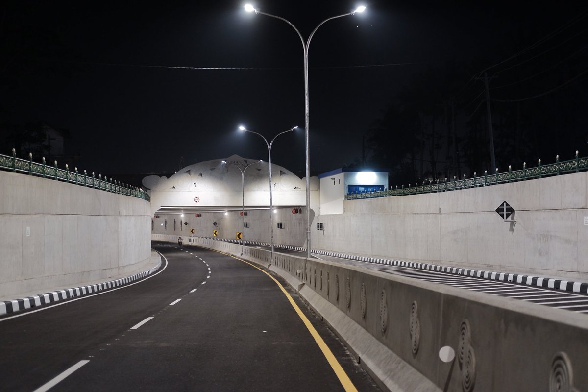 Dua jalan underpass di Yogyakarta telah rampung: underpass Kentungan sepanjang 900 m di Simpang Empat Kentungan, Sleman dan underpass sepanjang 1,3 km di bawah New Yogyakarta International Airport. 

Underpass Kentungan siap diresmikan, sementara underpass NYIA sudah difungsikan.