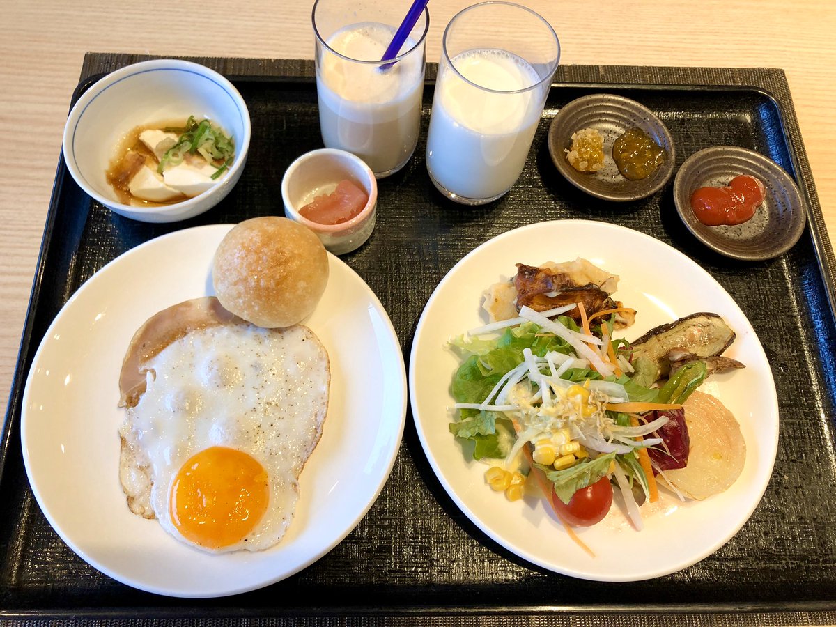 yokan116's tweet photo. 今日は朝から雨…☔😢
朝食も美味しかったよ〜😋
もちろんこれだけでは終わりませんが…(笑)
#神戸 #神戸みなと温泉蓮
#kobejp https://t.co/niUVMkyojj