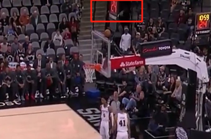 【影片】暴龍vs馬刺以兩個24秒違例開始比賽致敬Kobe，而後第一次進攻球停在了籃板上沿 ！-黑特籃球-NBA新聞影音圖片分享社區