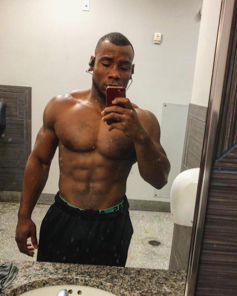 JohnsonFitness8's tweet photo. Over the last 6 months Ive been lifting for conditioning to the fullest whether it’s running, muscular endurance, or mental endurance! I’ve focused on being lean and mean, but here’s to aiming for a healthy 200lbs! 😤💪🏾 #lean #fitness #fitnessjourney #bodypositive #exercise #diet https://t.co/j6xfp934jZ