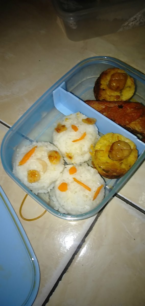 urfcknbae's tweet photo. Bekal anak smk~ https://t.co/6p1phT2NPj