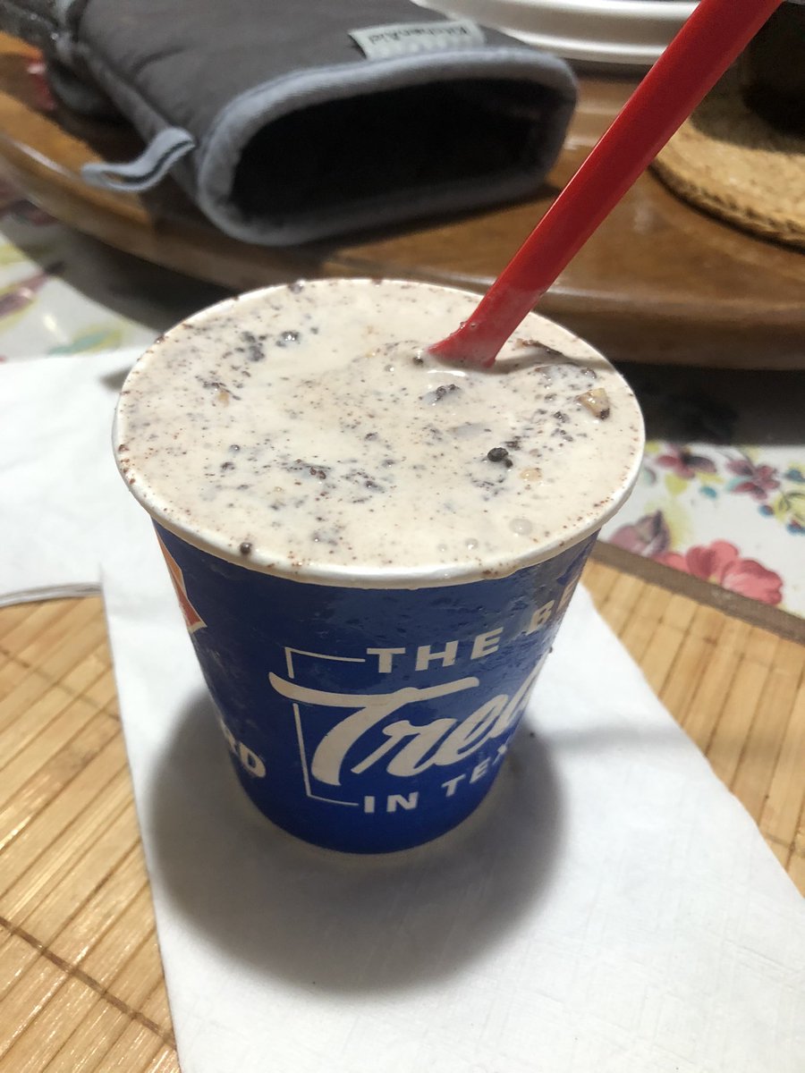 xValinore's tweet photo. Uhhh @DairyQueen I think I ordered a blizzard. Not soup. https://t.co/4kKoLeNaOf