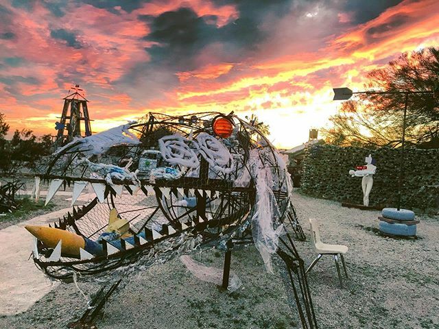 Tonight’s sunset. photo by <a href="/i_amthemoon/">Đoàn Nhi</a> 🛢🧵🗑⚡️👍🏼🚮🌅🌛🍩🌄#slabcity #eastjesus #charlesrussell #chocolatemartini #slabcityart #metalart #welderfabricator #metal #art #trashart #reducereuserecycle ift.tt/36rkZlG