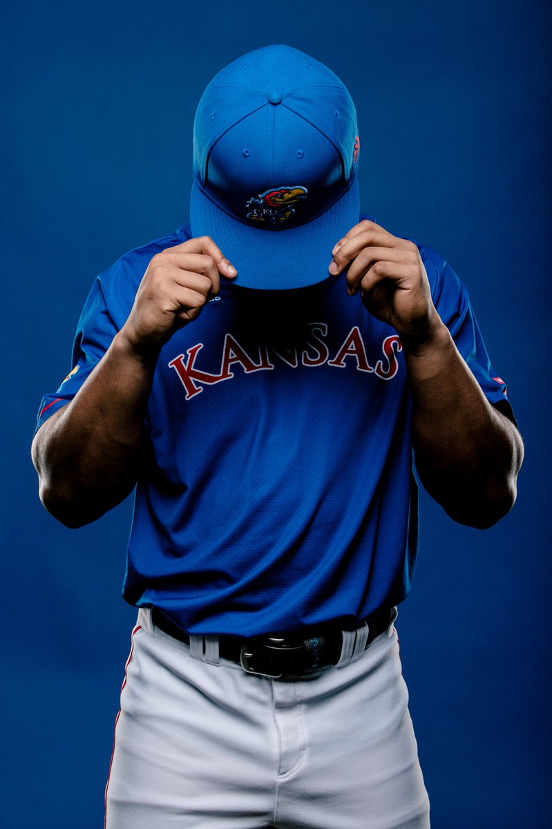 Had a great junior day visit! Thank you <a href="/CoachLesMiles/">Les Miles</a> <a href="/coachtonyhull/">Coach Tony Hull</a> and all the KU staff!! #run21’ 🔵🔴