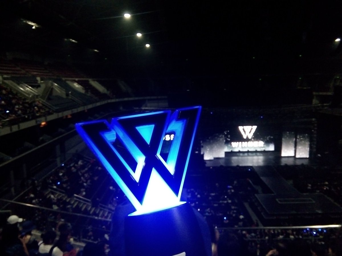 HOONEY_ILL's tweet photo. [ 01 - 25 - 20 ]
At last, my inseo bong already experienced to swim on this beautiful nebula ocean 😭😭😭

#WinnerCrossTourinManila https://t.co/rXrkL8fmyp