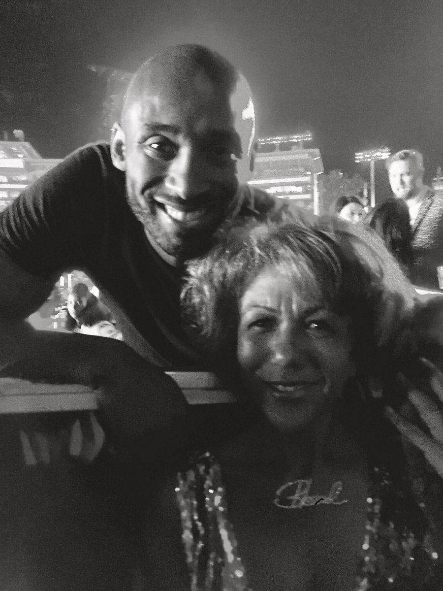 DebraLangford's tweet photo. Thank you @kobebryant for being kind &amp; gracious. We talked about his visit with @USCBBB &amp; he said “1st of many!” 🙏🏿💔 https://t.co/Drs0OtYe58