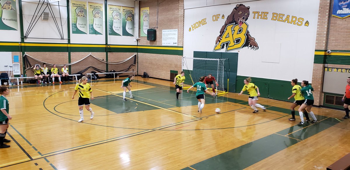 HuskieWSOC's tweet photo. Futsal Sunday for our group as we continue with our Winter phase and prepare for Non-Conference games next weekend in Edmonton ✍⚽️ #futsalsunday #decisionmaking #creativity #saskatoonfutsalleague https://t.co/a9ZpiVMyud