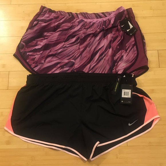 JackieDanger's tweet photo. So good I had to share! Check out all the items I'm loving on @Poshmarkapp #poshmark #fashion #style #shopmycloset #merona #nike #ralphlauren: https://t.co/eUyxXbYs6o https://t.co/fFhJnIn5yp