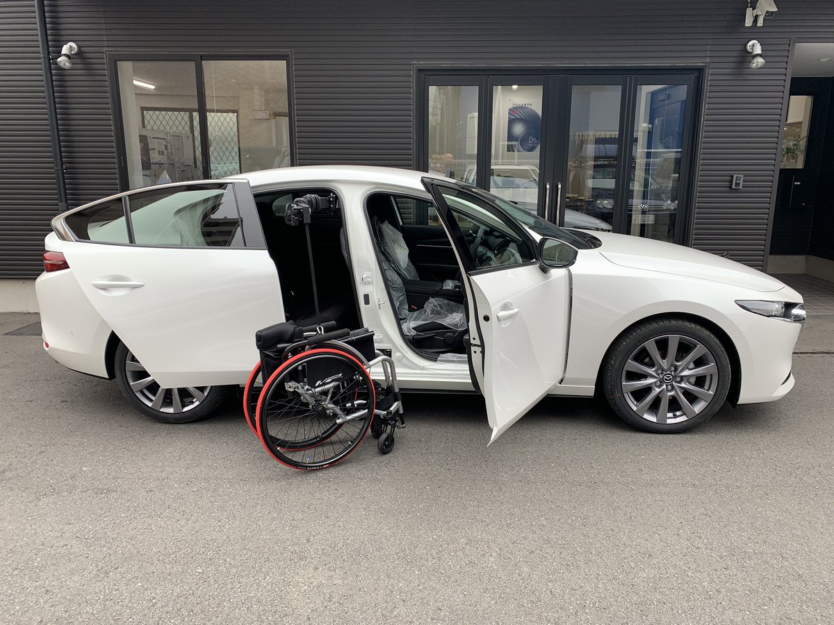 後付けの福祉車両改造ならオフィス清水 בטוויטר 本日のご納車 Mazda Mazda3 手動運転装置は Sweden Braunability Europe製 カロスピードメノックス Carospeedmenoxを 車椅子収納装置は Italy Kivi製 ピラーリフトvcc5を選択 右側後部ドアをitaly