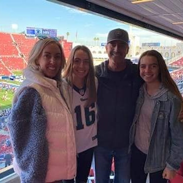 unheardvoices's tweet photo. Rest in peace to #JohnAltobelli, his wife Keri, and daughter Alyssa who were aboard the helicopter with #KobeBryant and his daughter #GiannaBryant when it crashed Sunday morning in Calabasas, California 💔🙏🏿😔 https://t.co/89AtKrvazJ