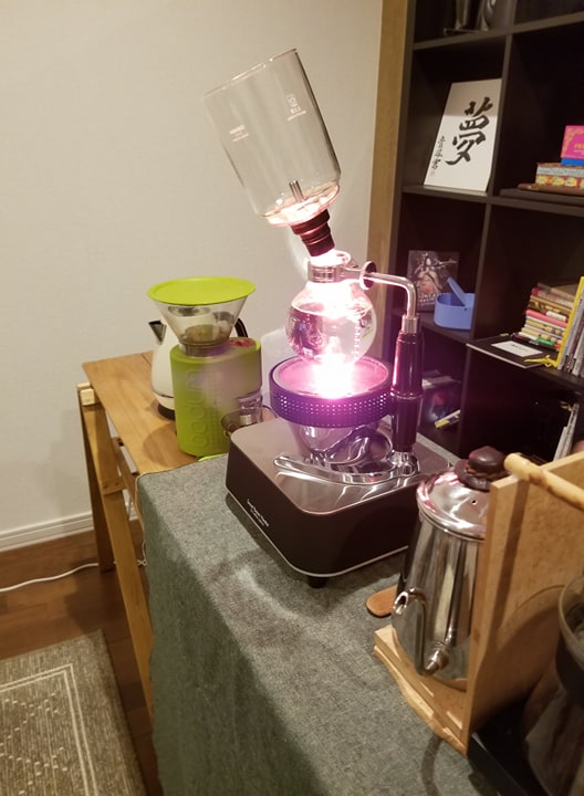 fmwingcom's tweet photo. 先日中継でおじゃました、GreenFive Coffee！お客様の好みやライフスタイルにあったコーヒー豆や器具をご提案いしています。WINGスタッフたなっしーも中継でいただいたコーヒーは、コーヒー豆の本来の甘味と酸味を初めて感じ、ハマりました！詳しくは090-9058-5839まで！

#fmwing
#Greenfivecoffee https://t.co/8NhHhViY3O