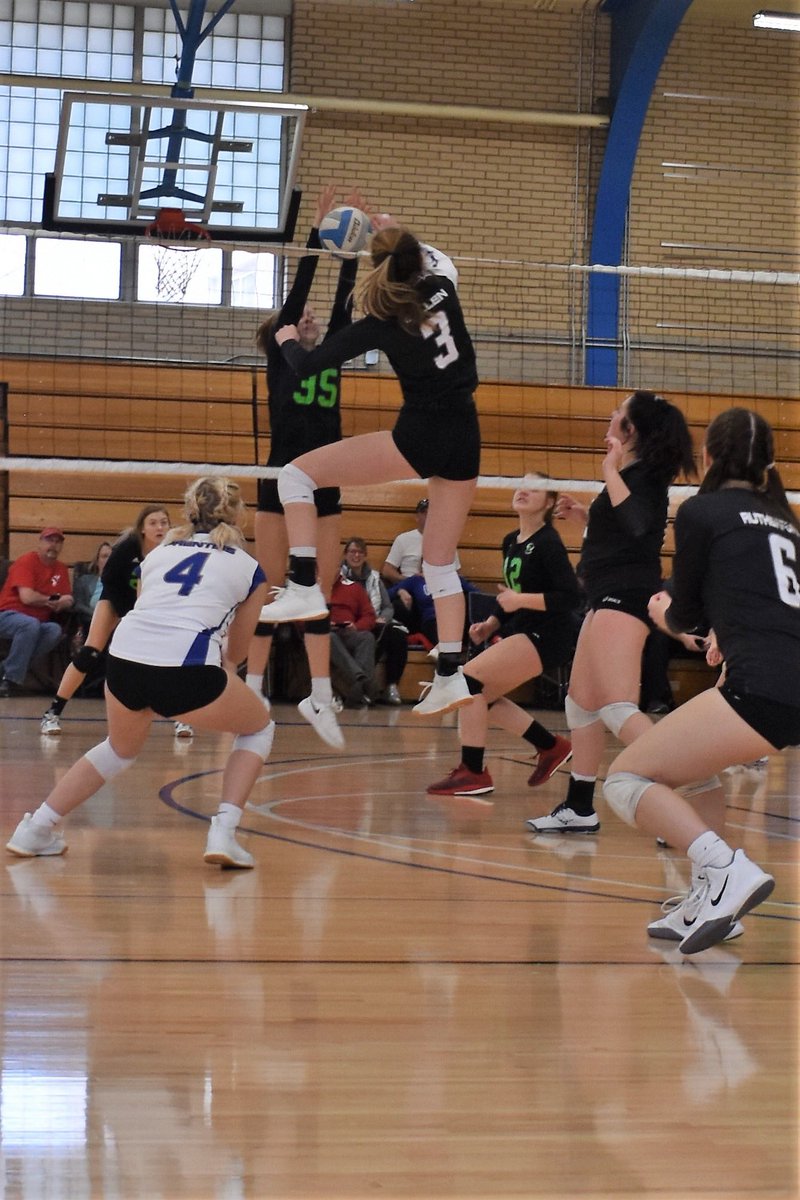 TaraCullen4's tweet photo. Great day of volleyball! Can’t wait to get out to MN this weekend for their first OOS tournament.  So much fun! #Ambidextrous #hops #LoveHer #MyWorld #3 https://t.co/AbTQ81IdBs