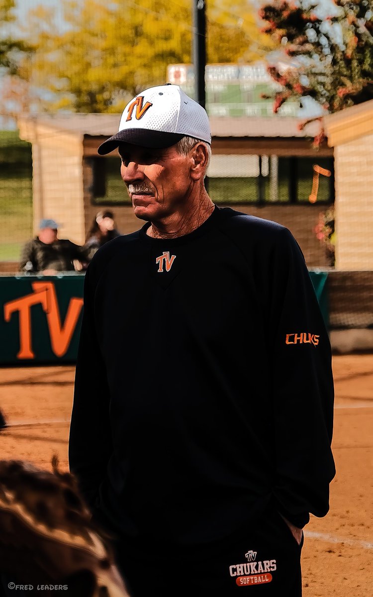 fotobyfred's tweet photo. Coach Quotes -
Sweat dries, blood clots, bones heal, suck it up princess. This is softball.      
Anonymous https://t.co/9QF6qcZWJr