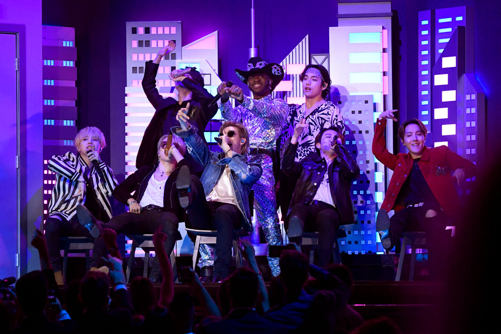 BTS Tampil di Grammy Awards 2020 Sebagai Artis Korea Pertama dalam Sejarah dengan Lagu Old Town Road Bersama Lil Nas X