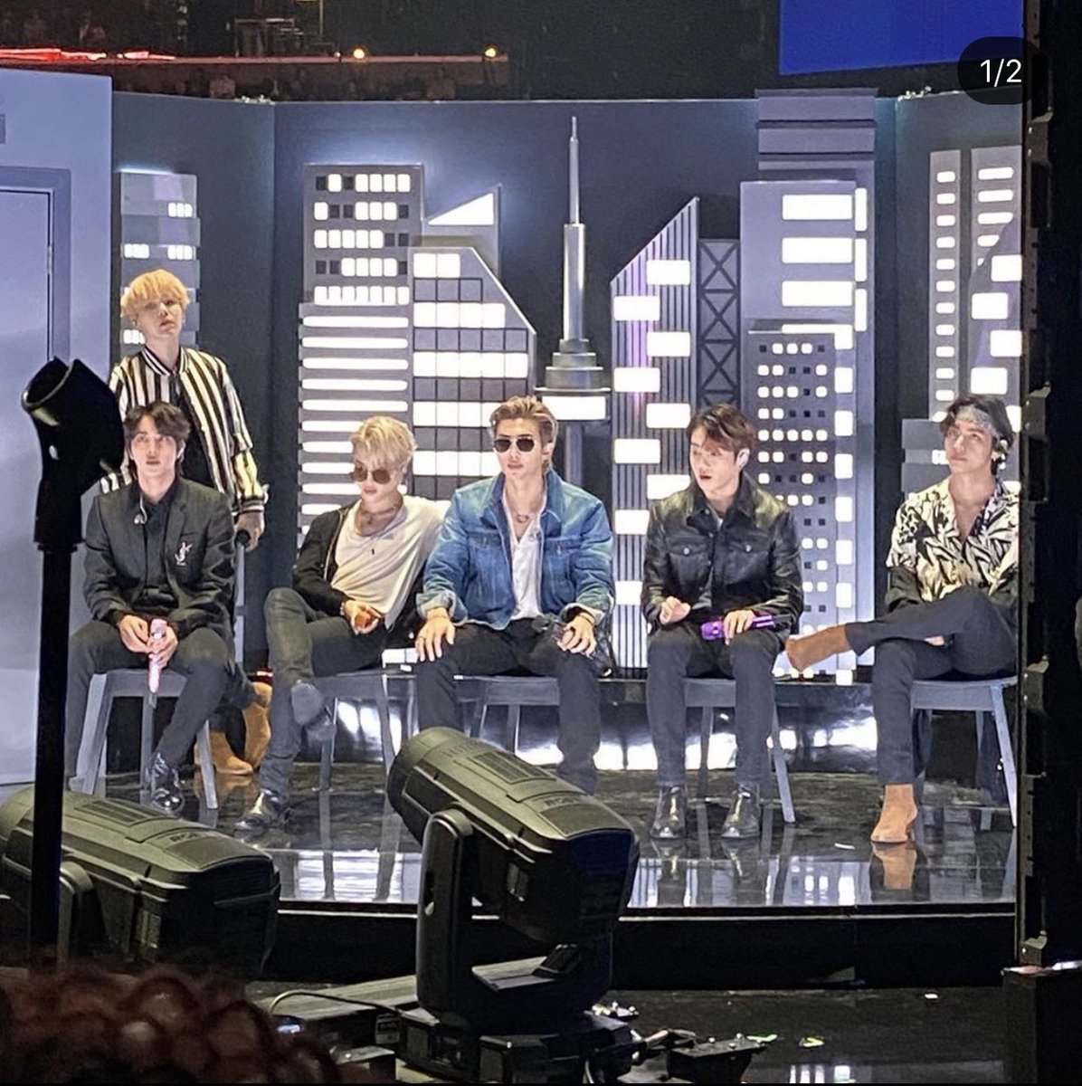 greywithluvv's tweet photo. my mom really said “that’s all the time they got?” yes mom, bts was robbed #btswasrobbed https://t.co/7XSaXo7zy1