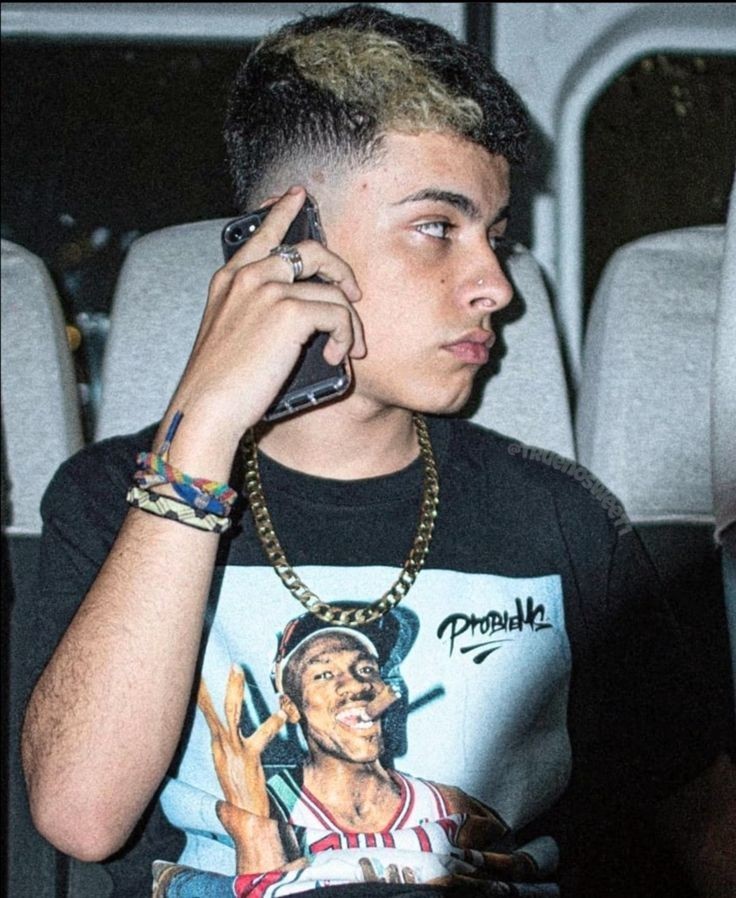 Truenosweet1's tweet photo. Trueno⛈️:"Muchas me llaman pero yo nunca les contesto.
Yo🌟:"Claaaaro el solo le contesta a Alejandra no más.

#Truenosweet1 https://t.co/wphmHPYmzh