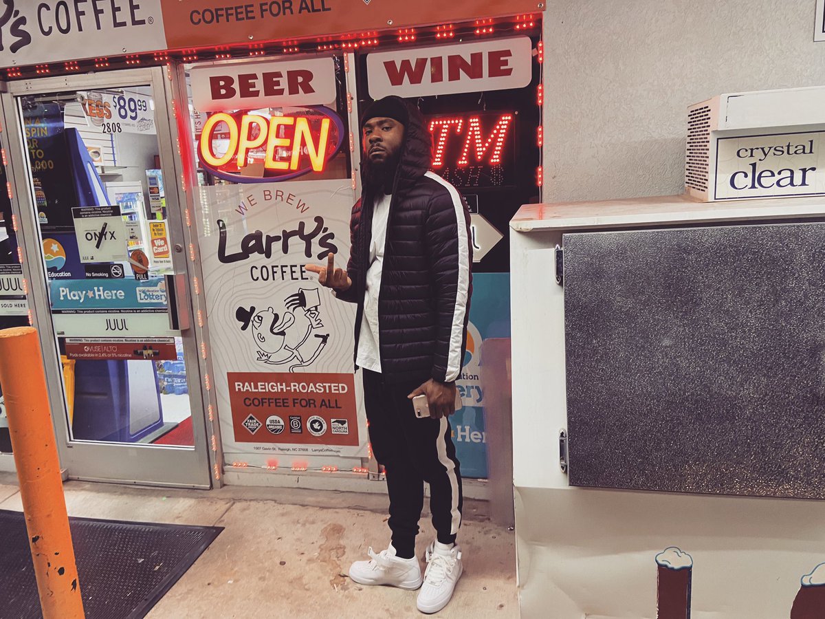 KyhrihLee's tweet photo. I got 11 more months to GRIND so foot on necks no excuse not to accomplish some shit good for myself this year NO CAP! 📸: @karlitob919 #DOCMG #LEE #GRANDMASAID #NODAYSOFF2 https://t.co/CEAL69wUGQ