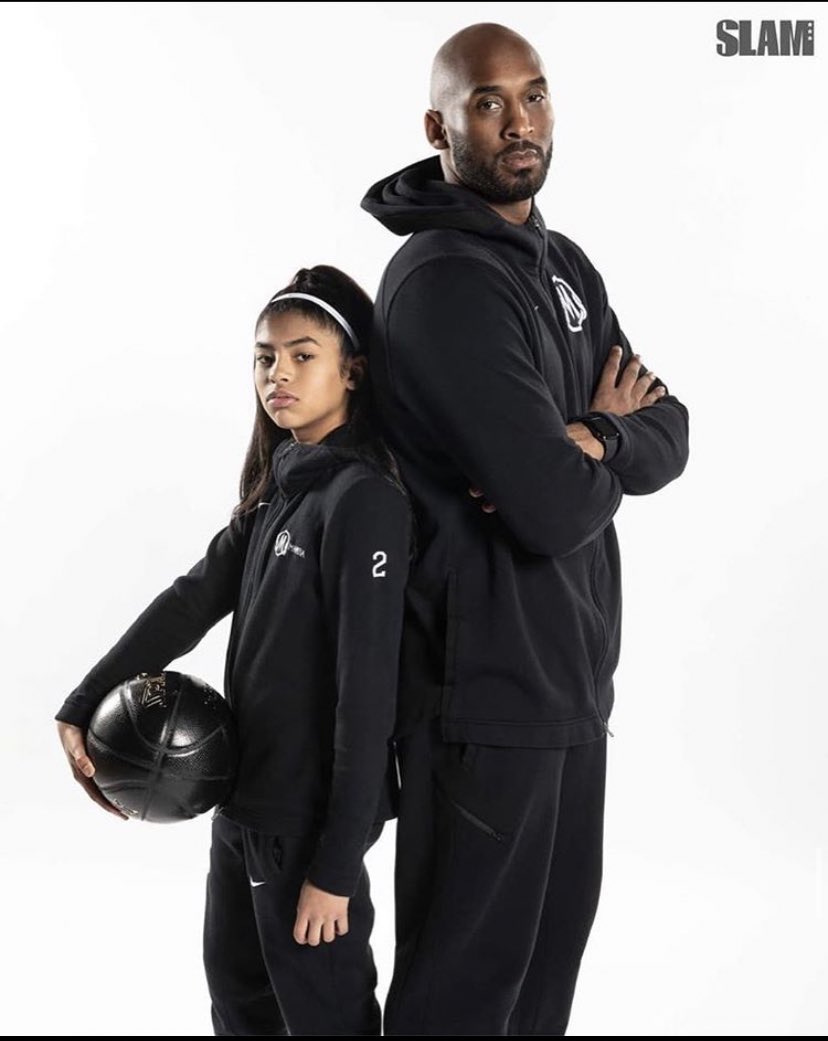 _ecsantoyo's tweet photo. Dude this is fucking sad! i still can’t believe it!💔😭 🏀💛💜🏀 #RIPMamba #RIPGIGI #RIPGOAT #RIP248 #RIP2 #RipToTheLegends https://t.co/4AEeuxyBpR