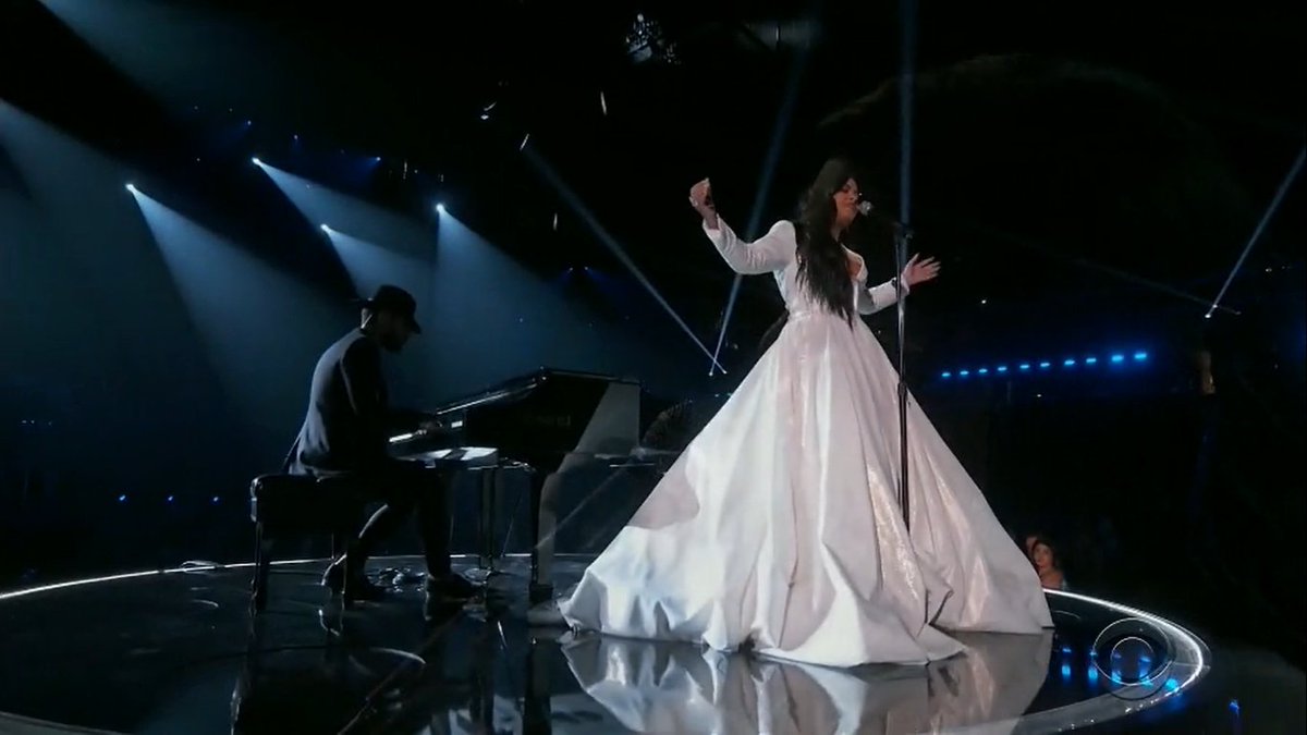 demilovatobr's tweet photo. Demi Lovato performando "Anyone" em seu retorno aos palcos no #GRAMMYs! https://t.co/HsAX56D4oa