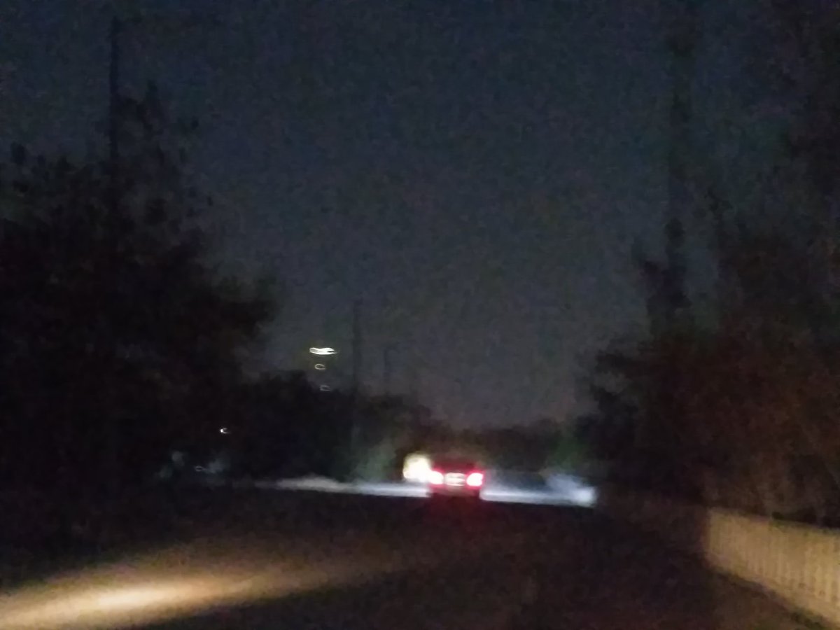arpbks's tweet photo. @CP_Noida @CeoNoida @UPPCLLKO @TataCompanies टाटा की एलईडी,उसका अँधेरापन,लूटपाट, हत्या,लोगो द्वारा करबद्ध निवेदन,आखिर कब तक लोग उजाले को देख पायेंगे,आदमी सुरक्षित ही नही, डरा हुआ है,कभी आम इंसान की तरह खुदआजमा के देखे, @ShikhaTOI @salilya38170605 @htTweets @PankajSinghBJP https://t.co/ZnZkGXWQxS