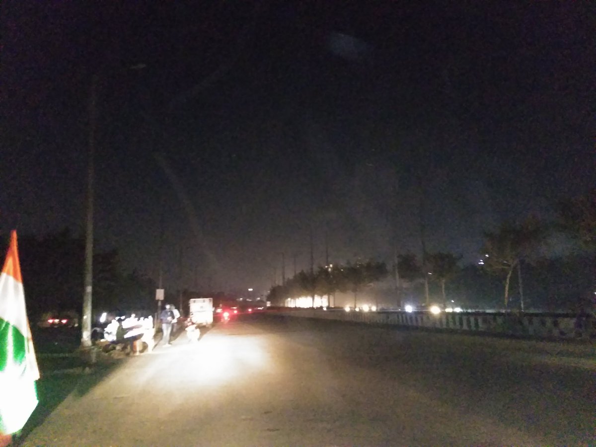 arpbks's tweet photo. @CP_Noida @CeoNoida @UPPCLLKO @TataCompanies टाटा की एलईडी,उसका अँधेरापन,लूटपाट, हत्या,लोगो द्वारा करबद्ध निवेदन,आखिर कब तक लोग उजाले को देख पायेंगे,आदमी सुरक्षित ही नही, डरा हुआ है,कभी आम इंसान की तरह खुदआजमा के देखे, @ShikhaTOI @salilya38170605 @htTweets @PankajSinghBJP https://t.co/ZnZkGXWQxS