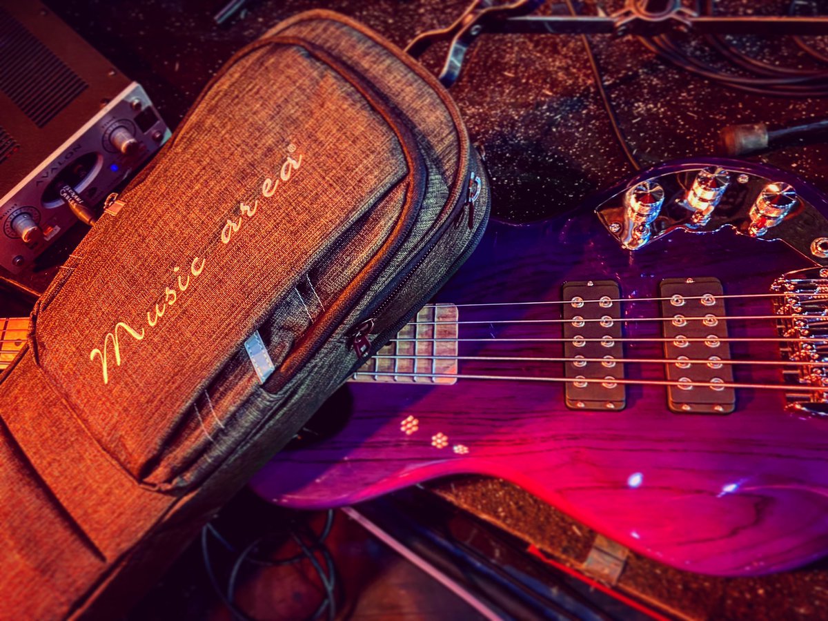 Gig necessities!! #GLGuitars #L2500Bass #GLCustomShop #TsunamiCables #GHSStrings #SuperSteels #MusicArea #AvalonU5