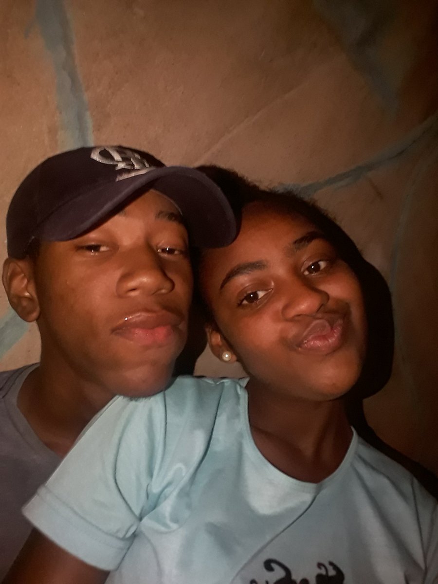 Jamilly17052004's tweet photo. Sou tão apaixonada no meu denguinho 🥰💏❤❤❤ https://t.co/tIpzrW6nzr