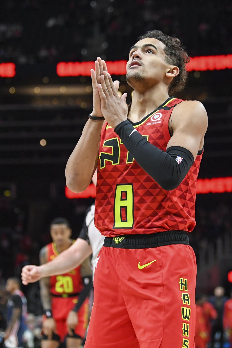 TheCrossover's tweet photo. Trae Young scored 45 points on 24 shot attempts.

Devin Booker score 36 points on 24 shot attempts.

45 + 36 = 81 🐍 https://t.co/V4V1x3sQ1t