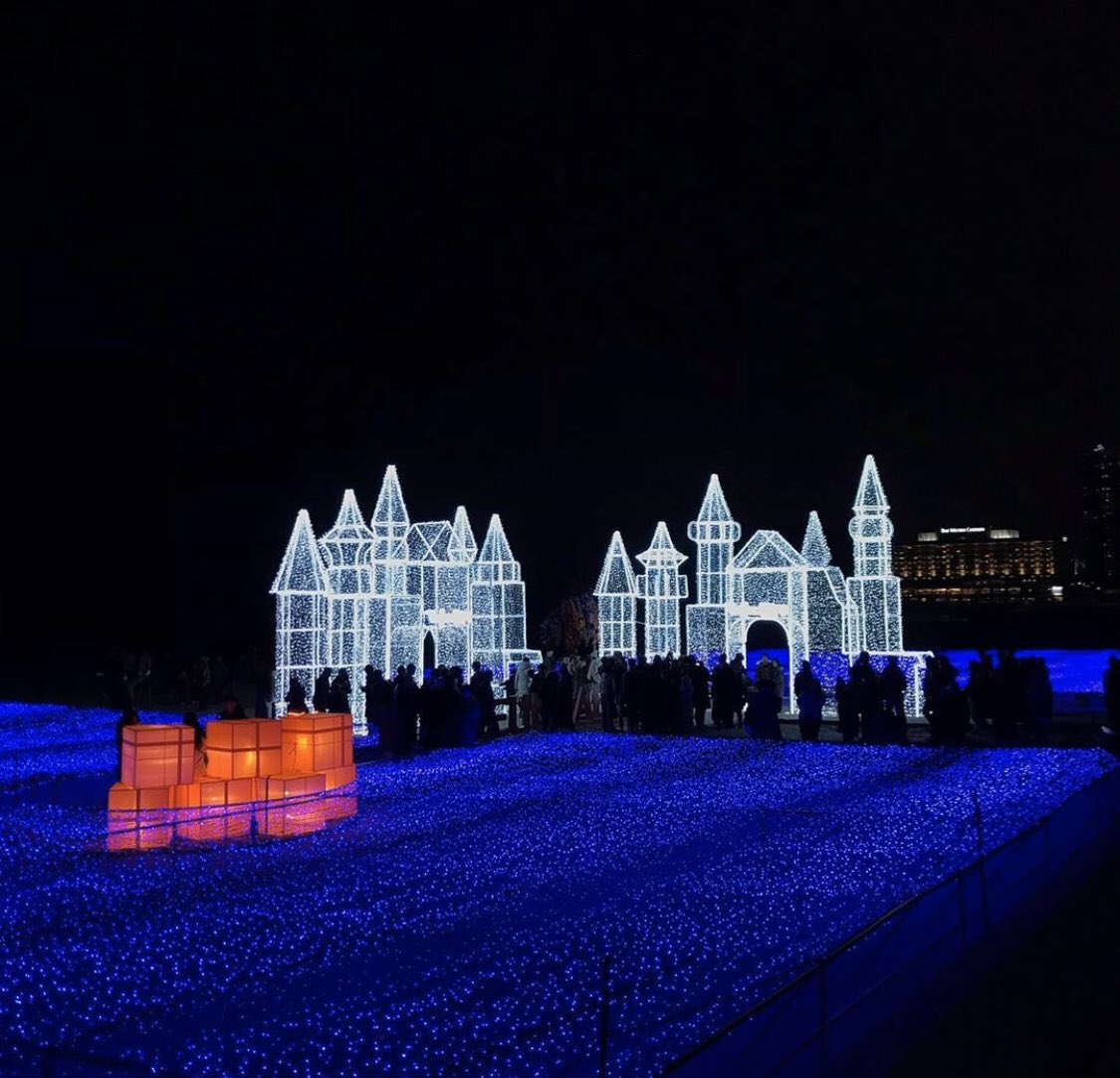 drnasir91's tweet photo. #Haeundaebeach comes alive even in #Winter with a spectacular #lightfestival. Beach is covered in blue fairy lights.
#busan #haeundae #haeundaebeach #lightfestival #southkorea #travelkorea #visitkorea #explorebusan #visitbusan #explorekorea #koreabeauty #Sollal2020 https://t.co/WZk3MzeYyT