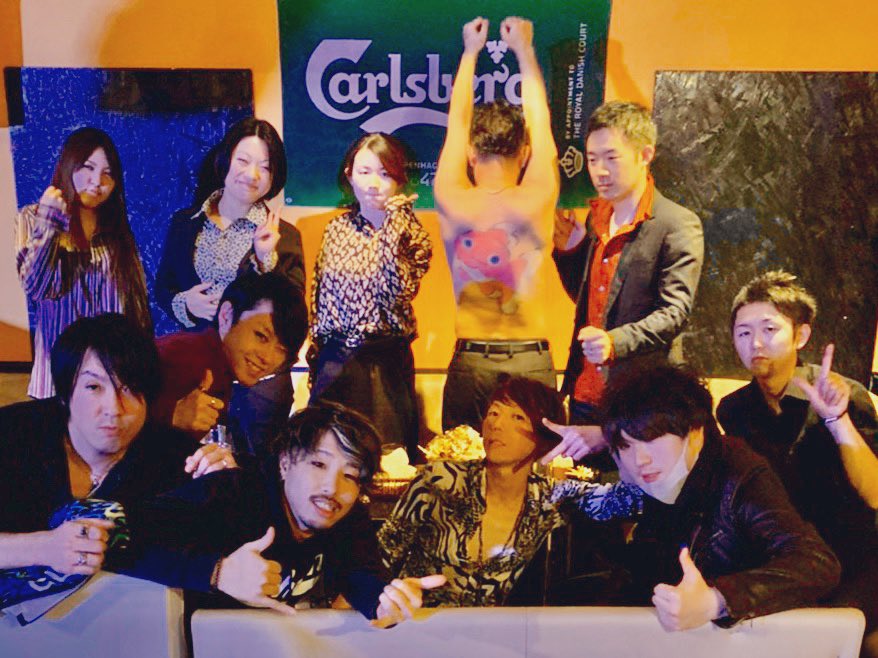 junjujun0123's tweet photo. 昨日は灰色×PINK=en-Ciel 2Man LIVE
ありがとうございましたー！！

そしてサプライズバースデーには涙が止まりませんでした…（嘘）
ありがとうございました！！！

2020年良いスタートができたと思います

今後とも僕たち灰色をよろしくお願いします。

#2020年 #灰色 #PINK=en-Ciel #HBDtome https://t.co/bFzFwPdTzi