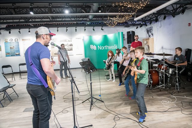 WhatsUpYukon's tweet photo. #YukonMontessoriSchool students win 'Rawk Camp' prize for their recycling efforts. https://t.co/BZ0XhbejNz #SpeedControl #NWTel A #YukonSeeItHere submission from Sara Tomson @zerowasteyukon https://t.co/WdRGik5mRk