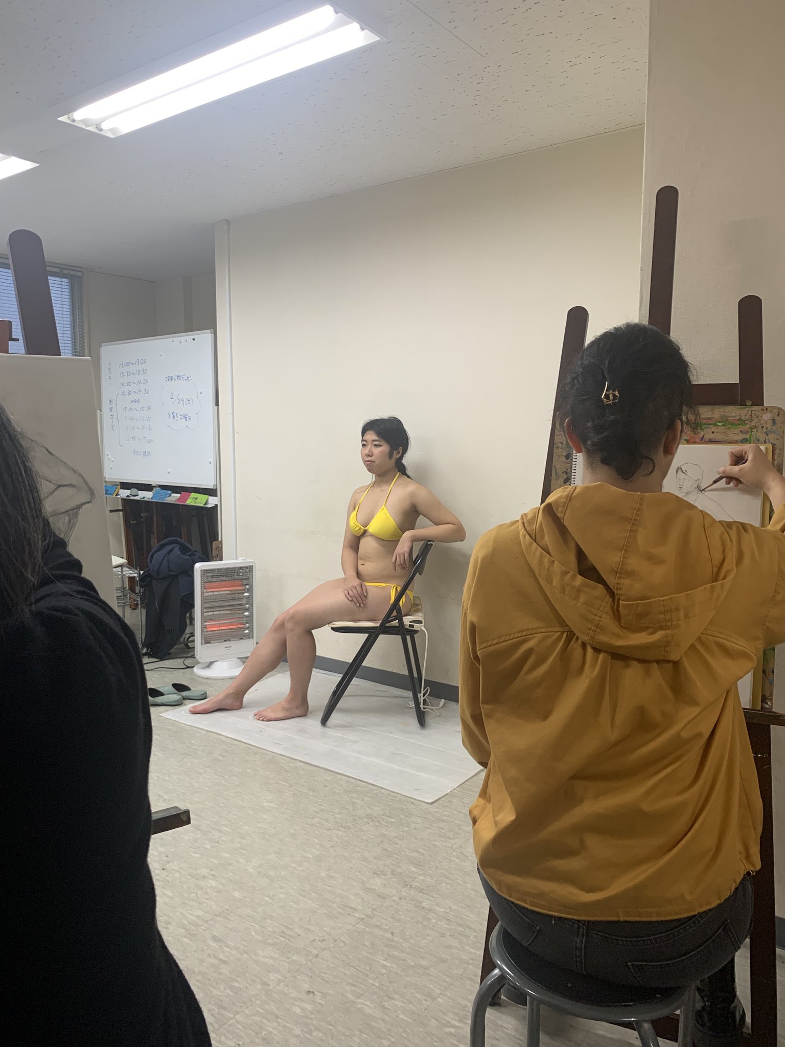 七瀬カオリ 広島の最終兵器 先日 とある場所でデッサンモデルをさせて頂きましたー みなさん 七瀬のお腹のお肉の特徴をしっかり描かれていました デッサンモデルのお仕事も募集中ですーーー T Co S3qfmakwqc Twitter