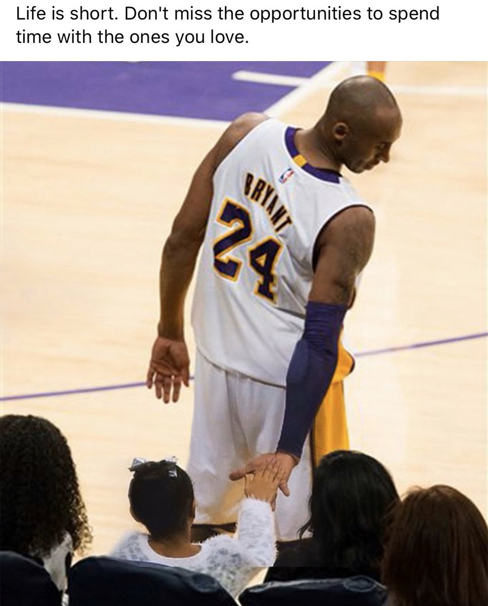 JLEO15's tweet photo. 💛💜 #RIPKobe https://t.co/k6ANh99tma
