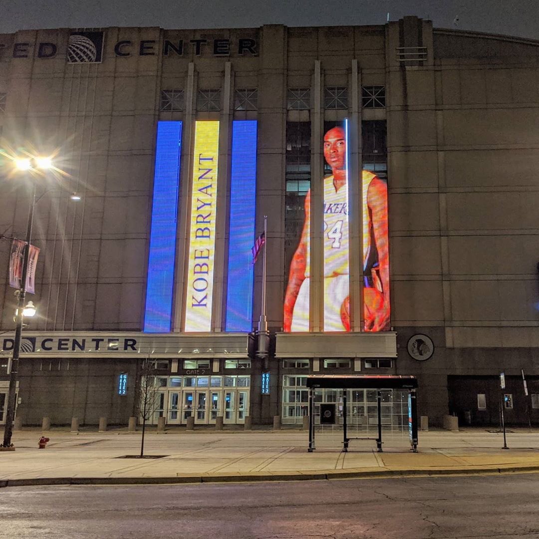 SeanMacnificent's tweet photo. Thank you @UnitedCenter for putting Kobe on them banners... I love my city &amp; we ALL love you Mamba! Jordan would of wanted this. Rest up king. #MambaOut 🐍🙏🏾 https://t.co/O9OkiZ0Bp7