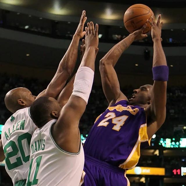 "Everything Negative - pressure, challenges - is all an opportunity for me to rise" - Kobe Byrant (1978-2020) instagram.com/p/B7zyWHTpq_H/