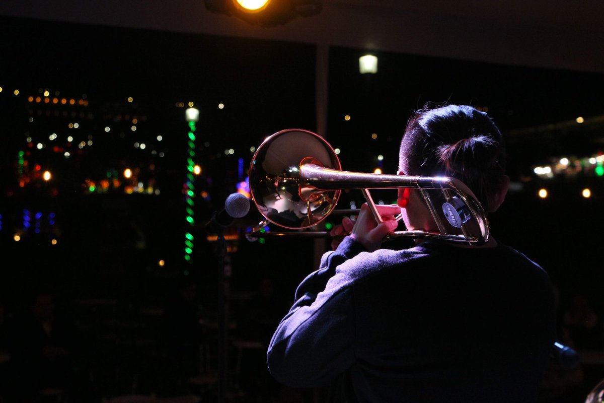 La música puede dar nombre a lo innombrable y comunicar lo desconocido.
- Leonard Bernstein.

#screambrassband #sbbteam #brassband #music #ilumilomas #2k20