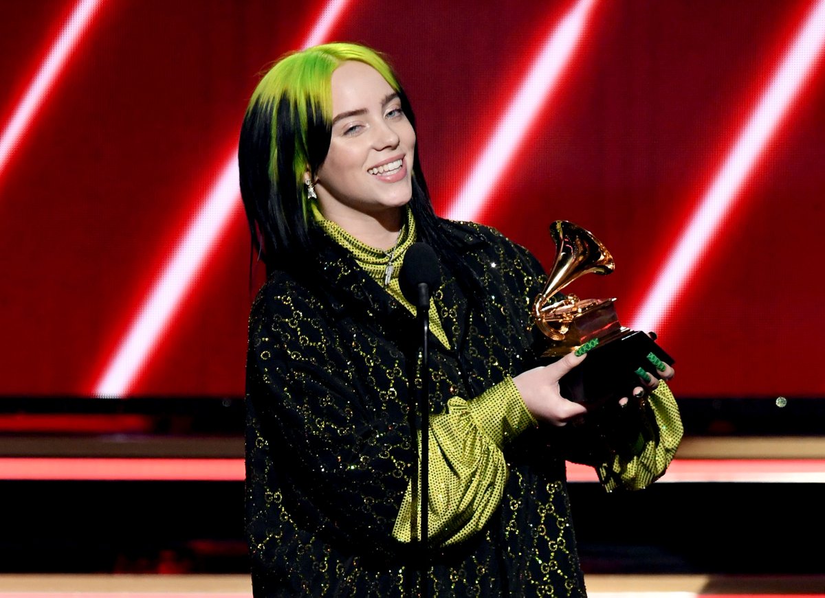 THR's tweet photo. History-making. 18-year-old #BillieEilish has dethroned Taylor Swift as the youngest album of the year winner in #Grammys history https://t.co/wl4JP9CePo https://t.co/SyPBWqa3Xb
